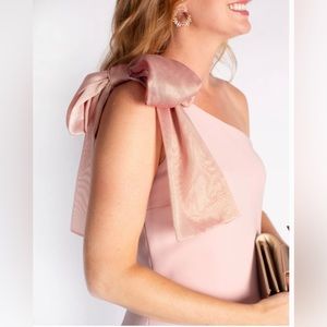 Beautiful Formal dress. Size 0 (fits like a 2-4). Very flattering.